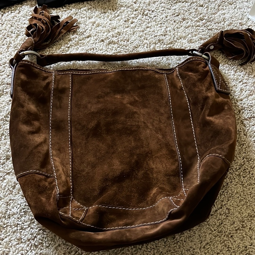Barely used in great condition Ruehl suede shoulder bag!